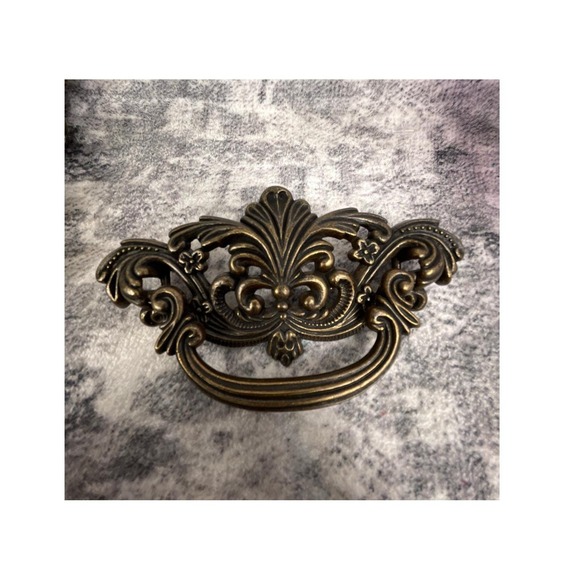 Vtg Style Ornate Scalloped Drawer Bail Pulls Gold Hollywood Regency Luxury Decor - Picture 2 of 8